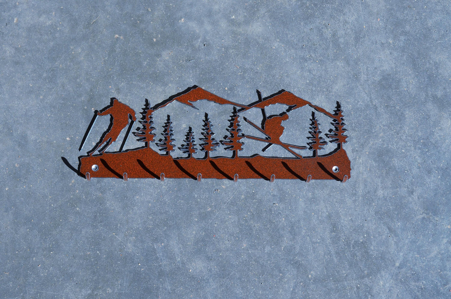 8 hook key hanger with skier and mountain